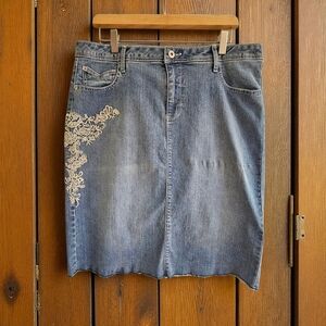Elegant Blue Denim Pencil Skirt with Embroidery